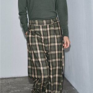 Zara women’s Green and Beige Checkered Pants